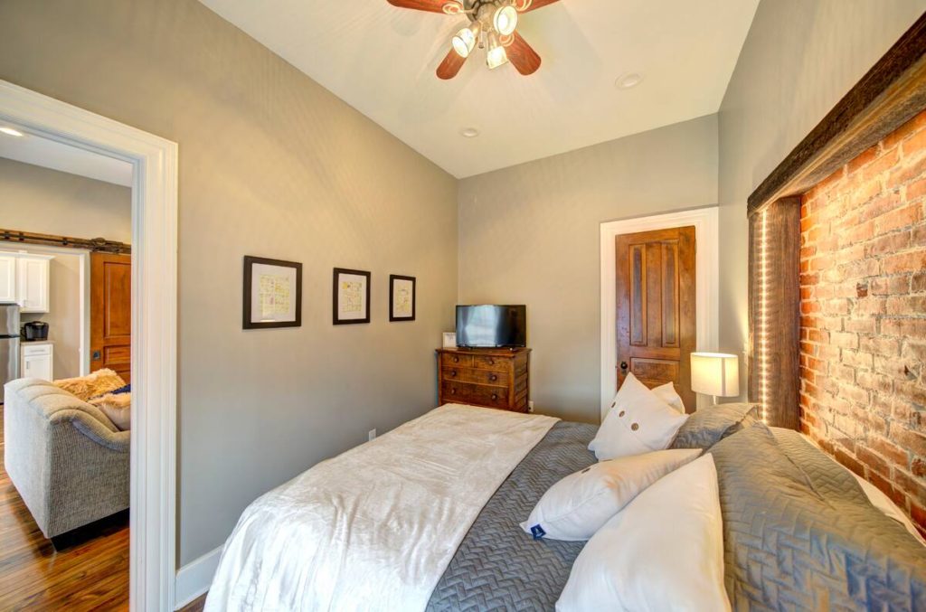 21d9b045-9812-48e3-966e-8ae74dbdffc9